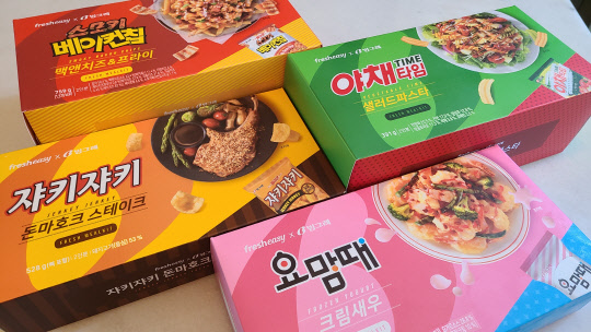 빙그레와 프레시지가 함께 만든 밀키트 4종.    김아름 기자